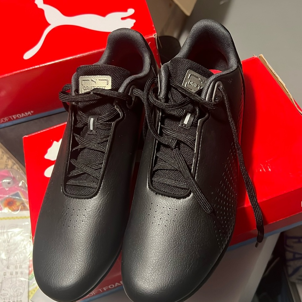 New. Mens shoes 11.5. Puma